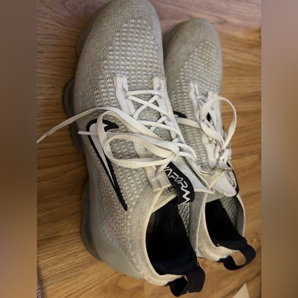 Women’s/Boys Nike Air Vapormaxes - Picture 3 of 5
